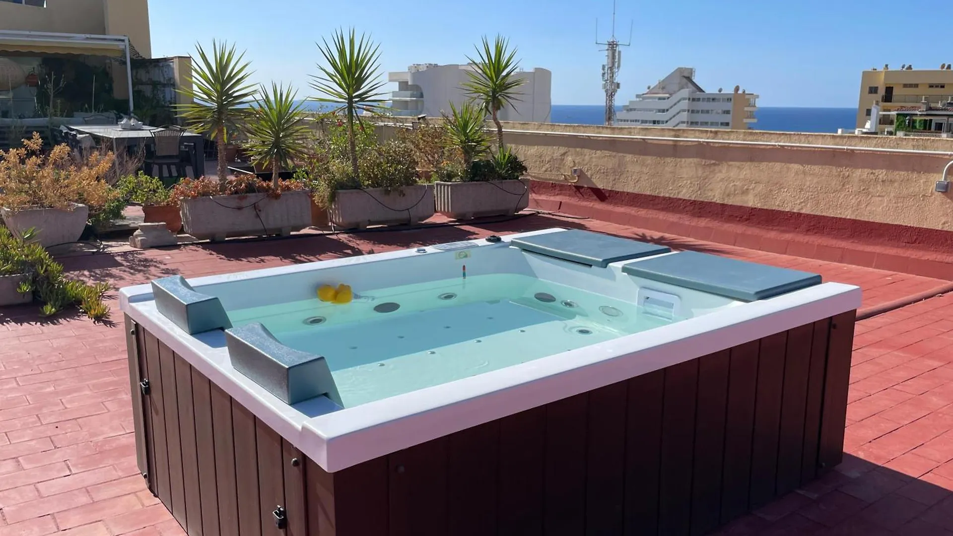 Luxury Rental Benalmadena - 550 M2 Penthouse - Jacuzzi, Golf & Beach의 연락처